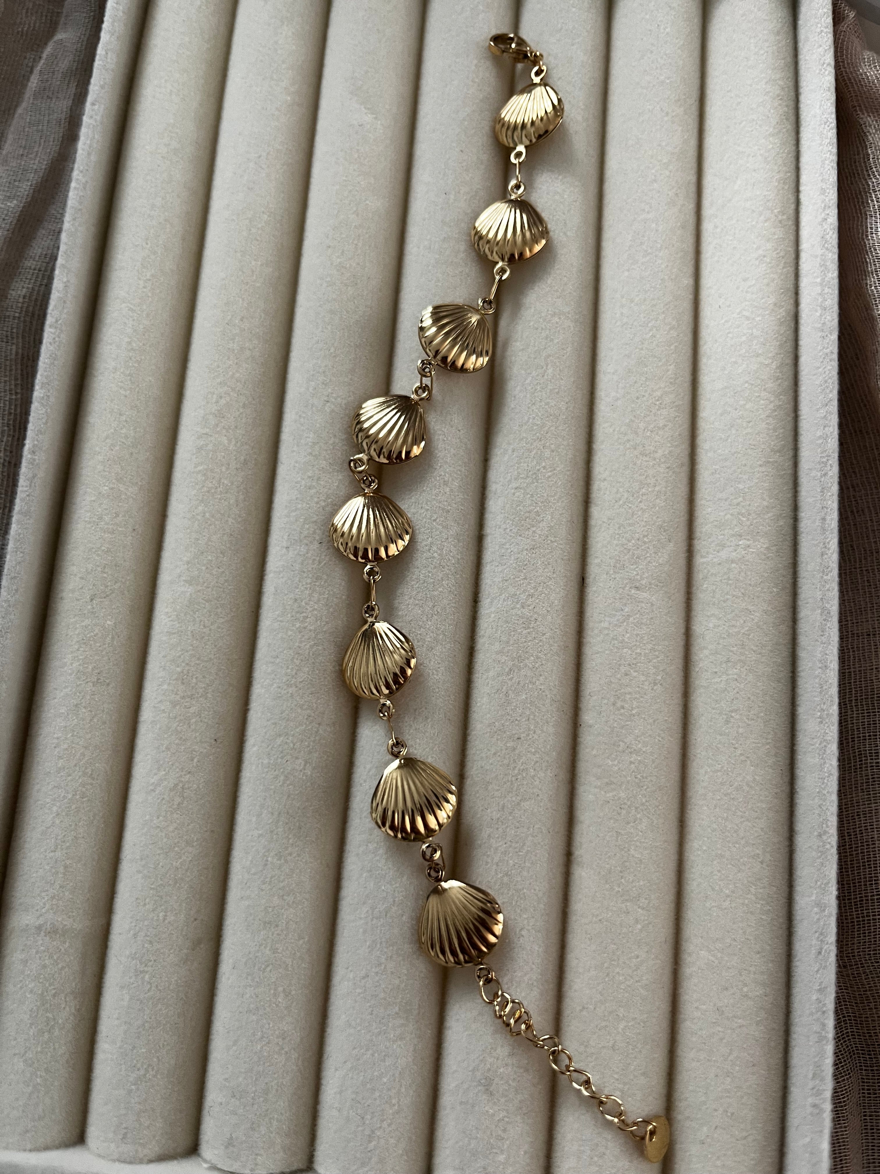 Goldfarbenes Muschel-Armband