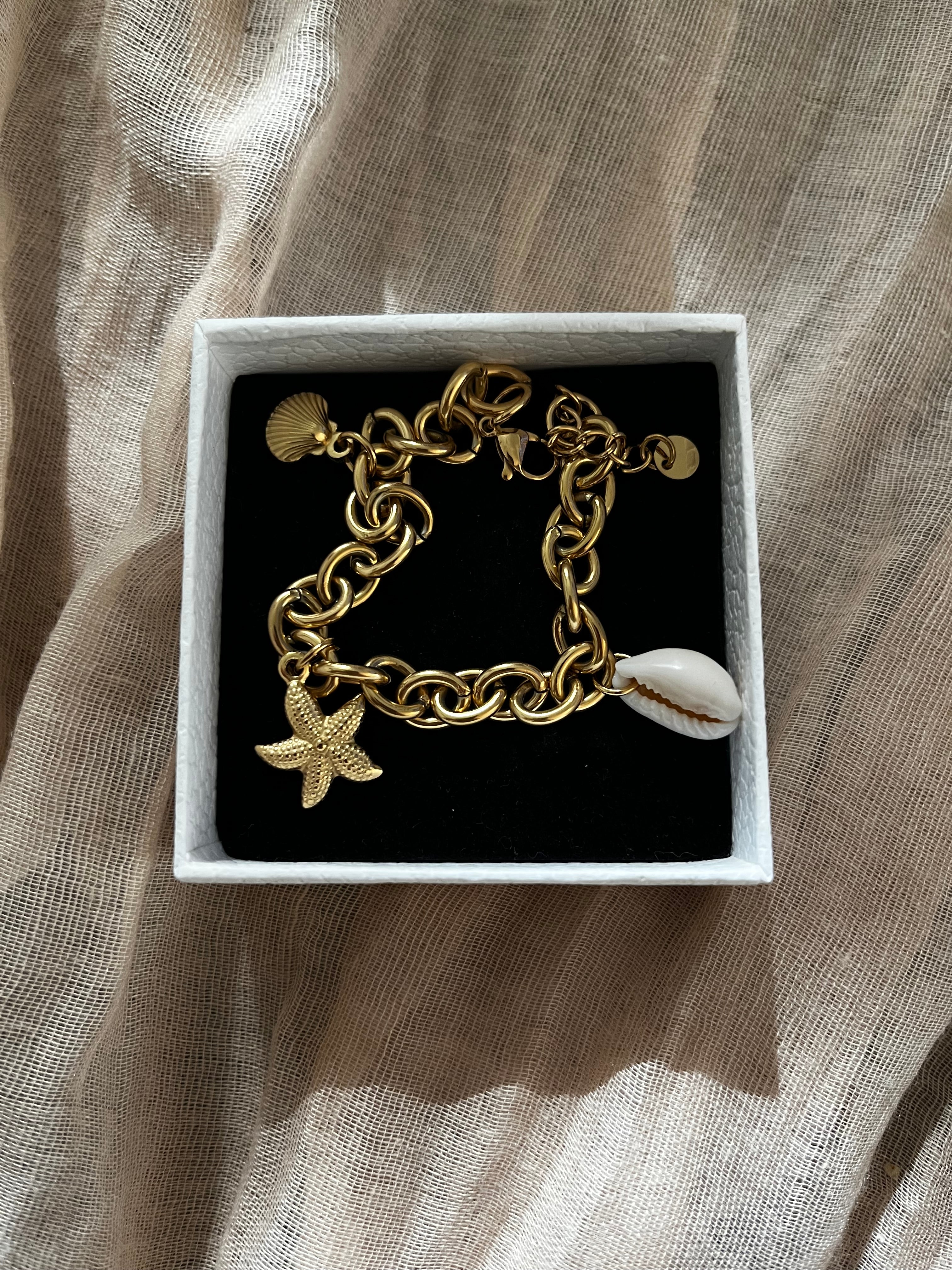 Armband mit Muscheln und Seestern-Charm, Gold