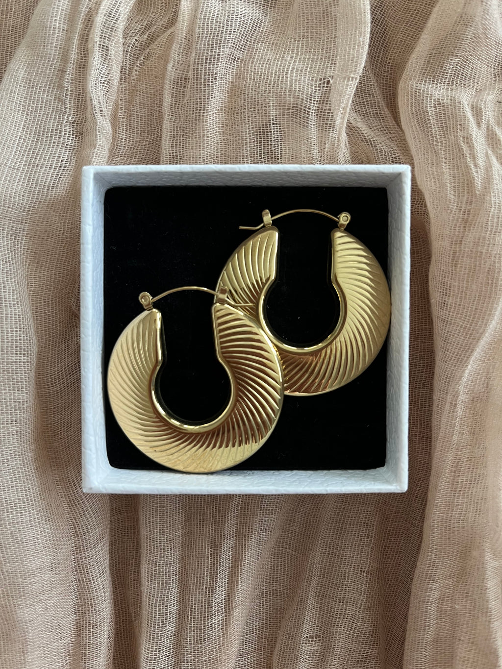 Goldene Ohrringe Aphrodite