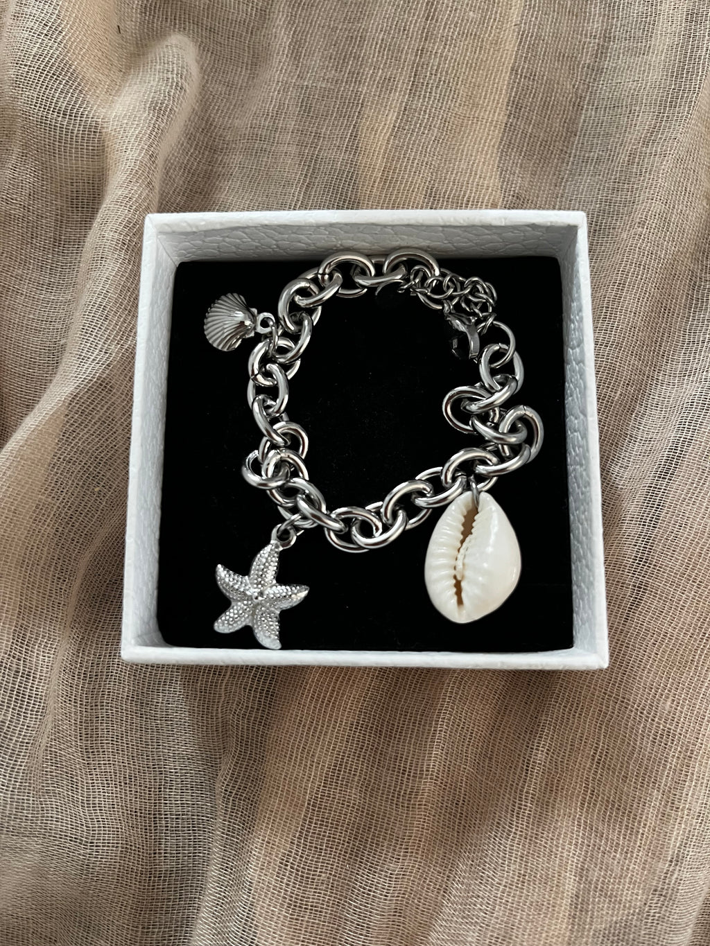 Armband mit Muscheln und Seestern-Charm, Silber